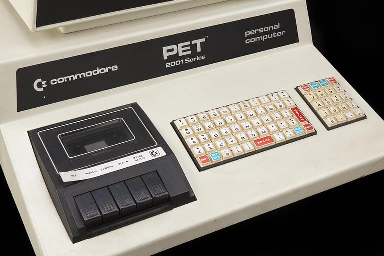 PET microcomputer (microcomputer) - a computer with a keyboard and a keyboard on it